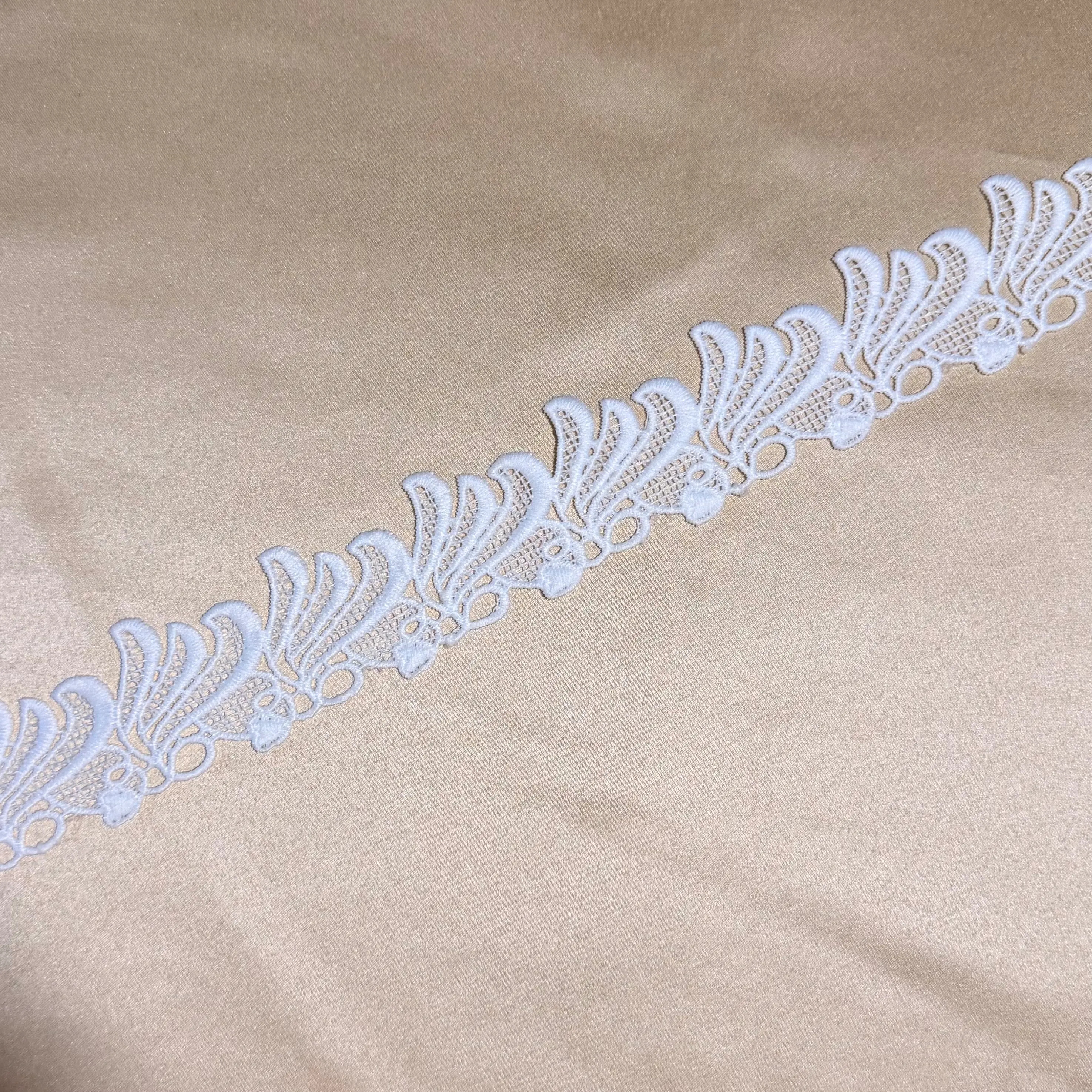 Curved leaf wavy hollow lace trim