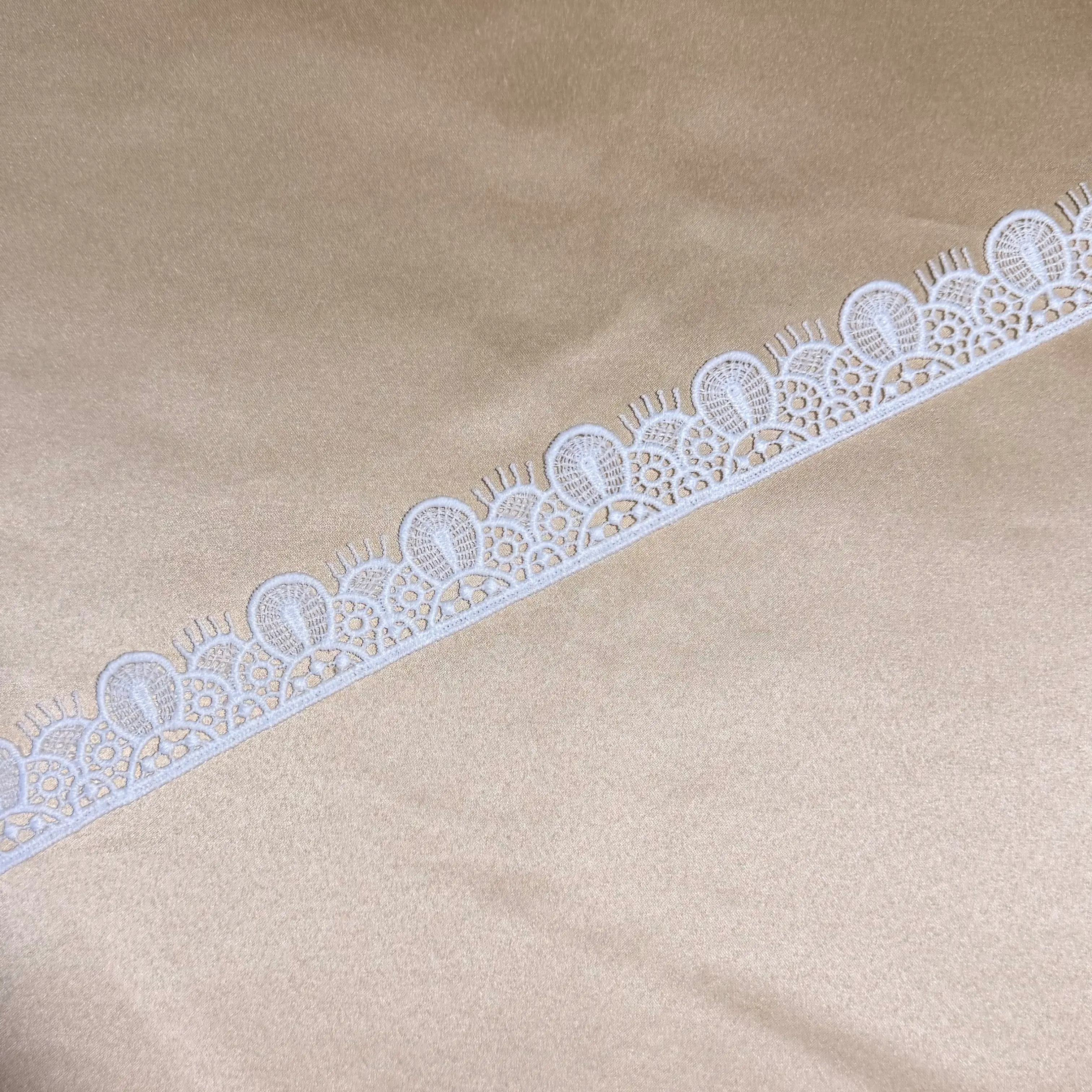 Vintage Ornate Peak Circular Lace Trim