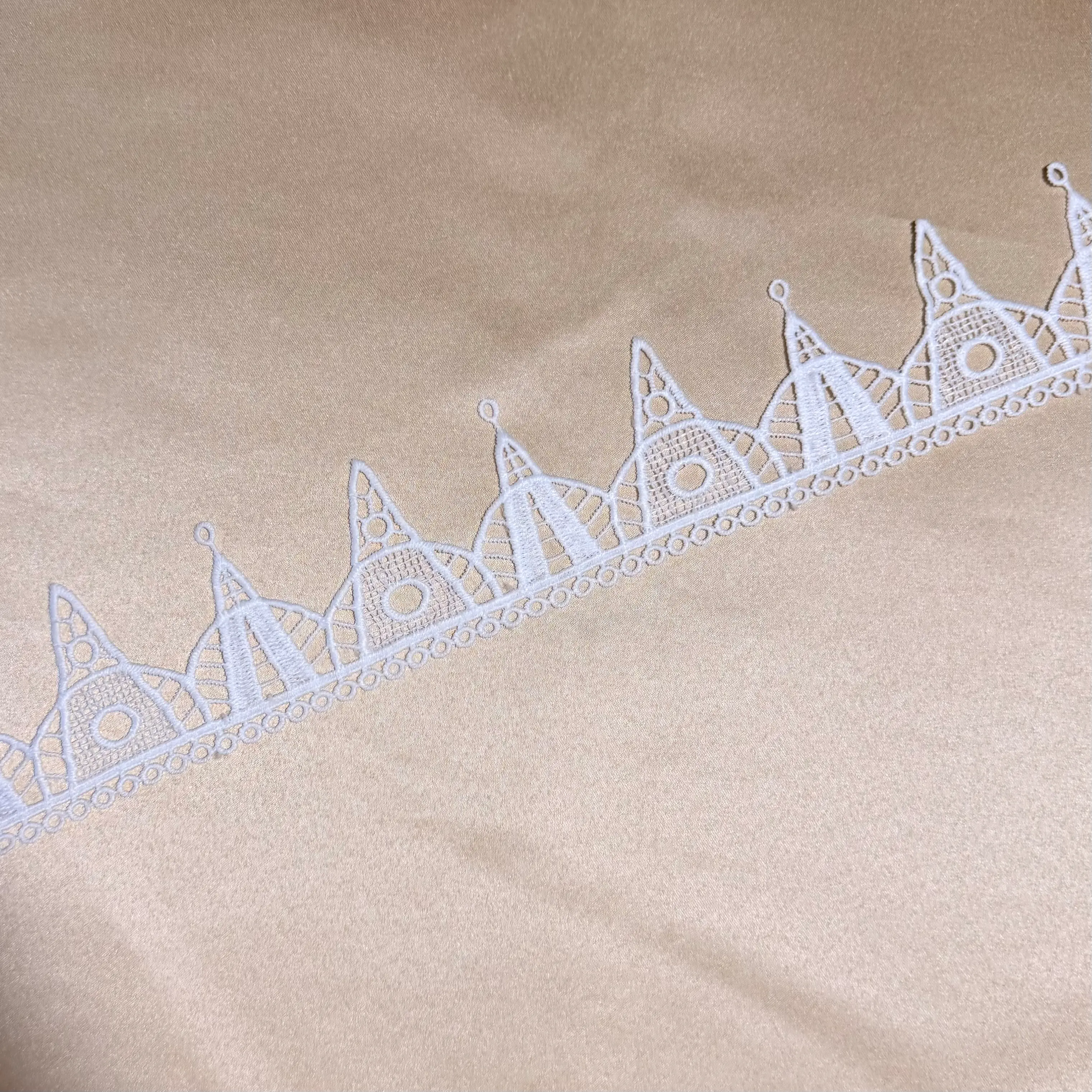 Triangle Pendant Droplet Lash Single Border