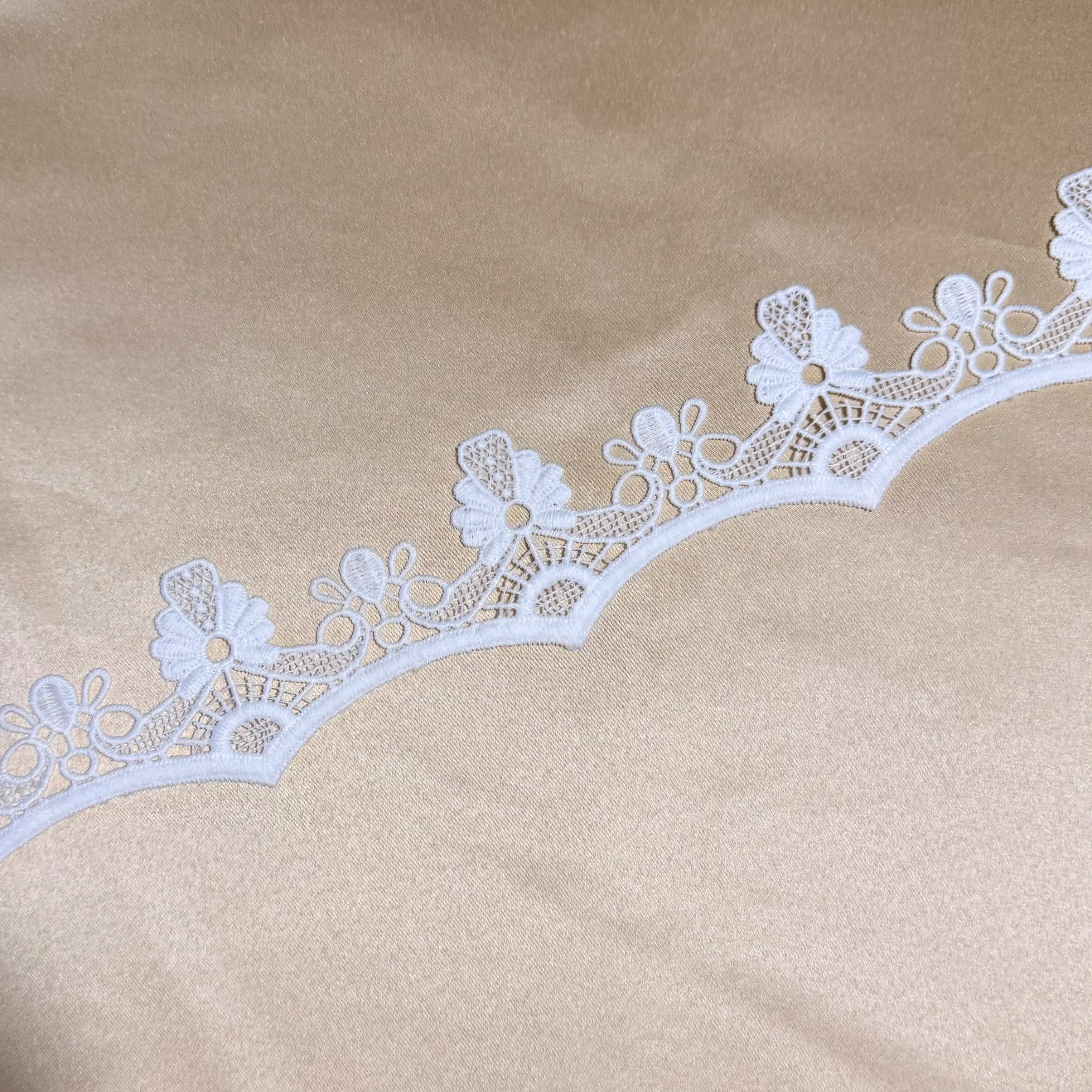 Ornate Dual Floral ANgular Grid Lace Trim