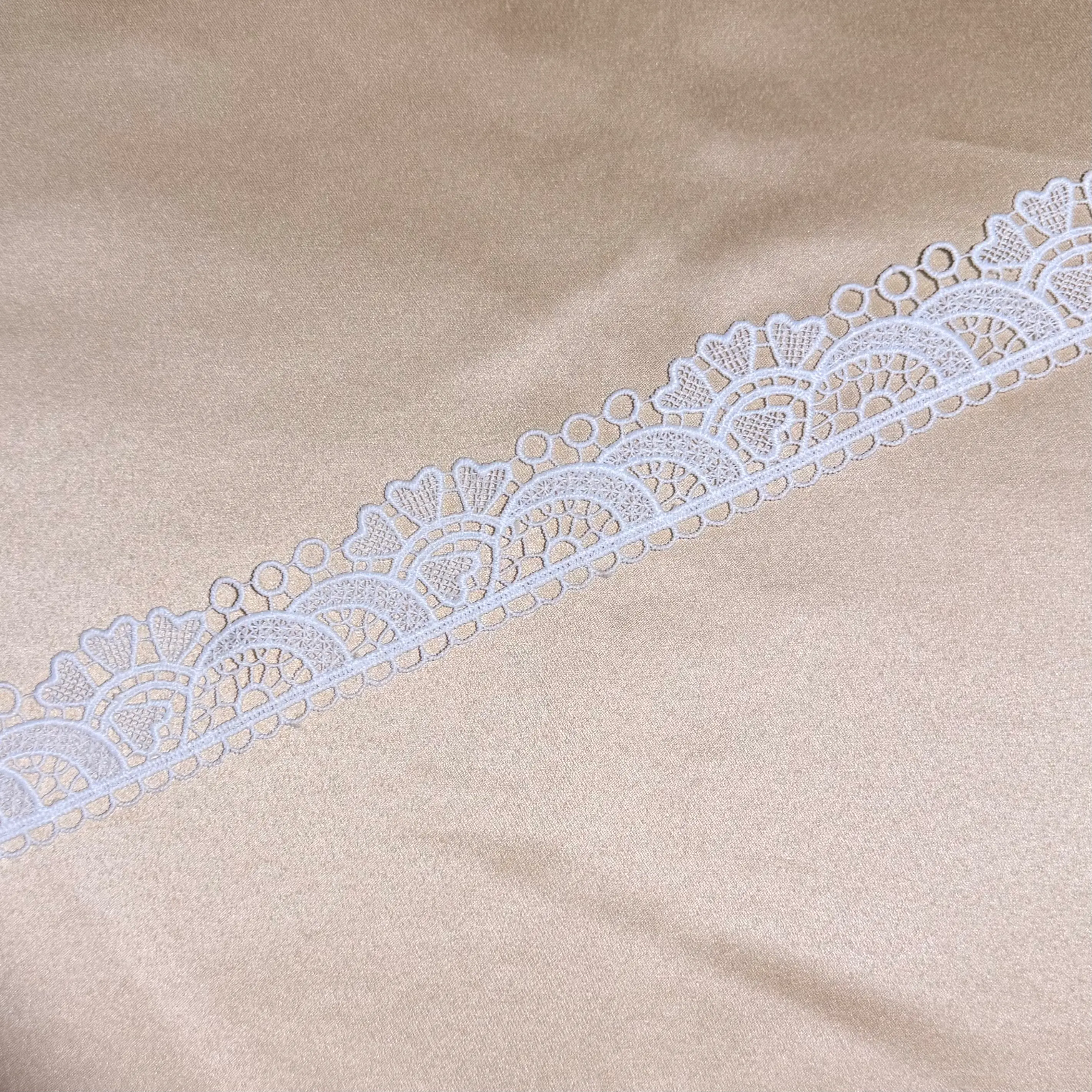 4 heart shape single scalloped border lace