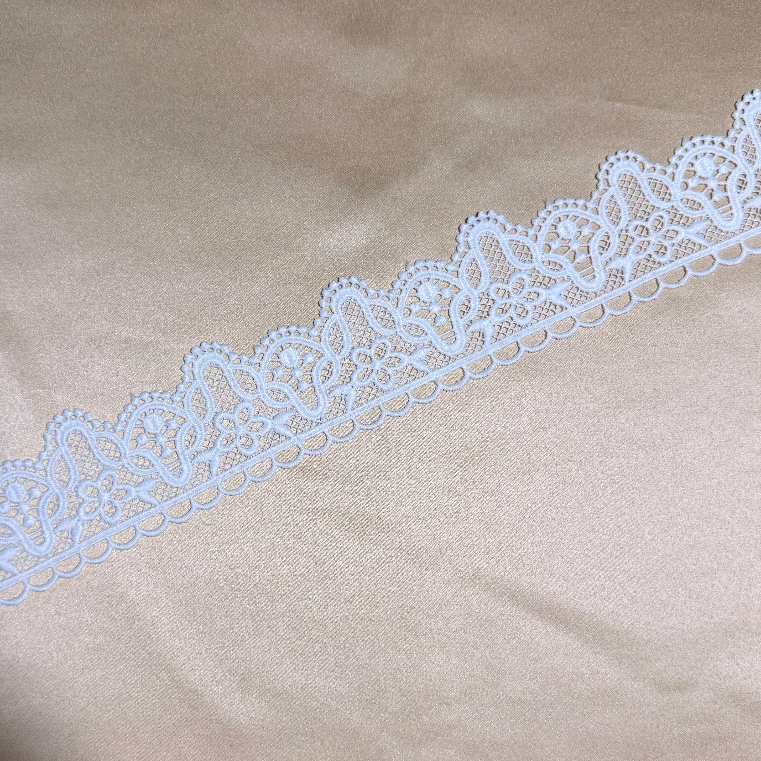 Twisted Floral Lace Trim Scalloped Border