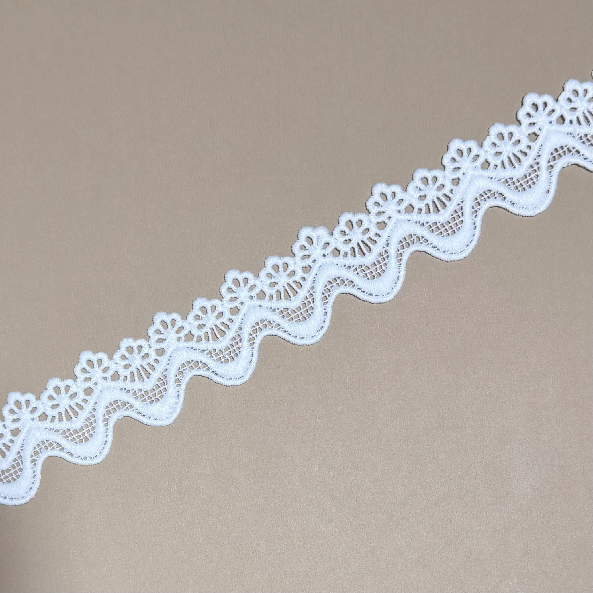 Pentapetal Wavy Lace