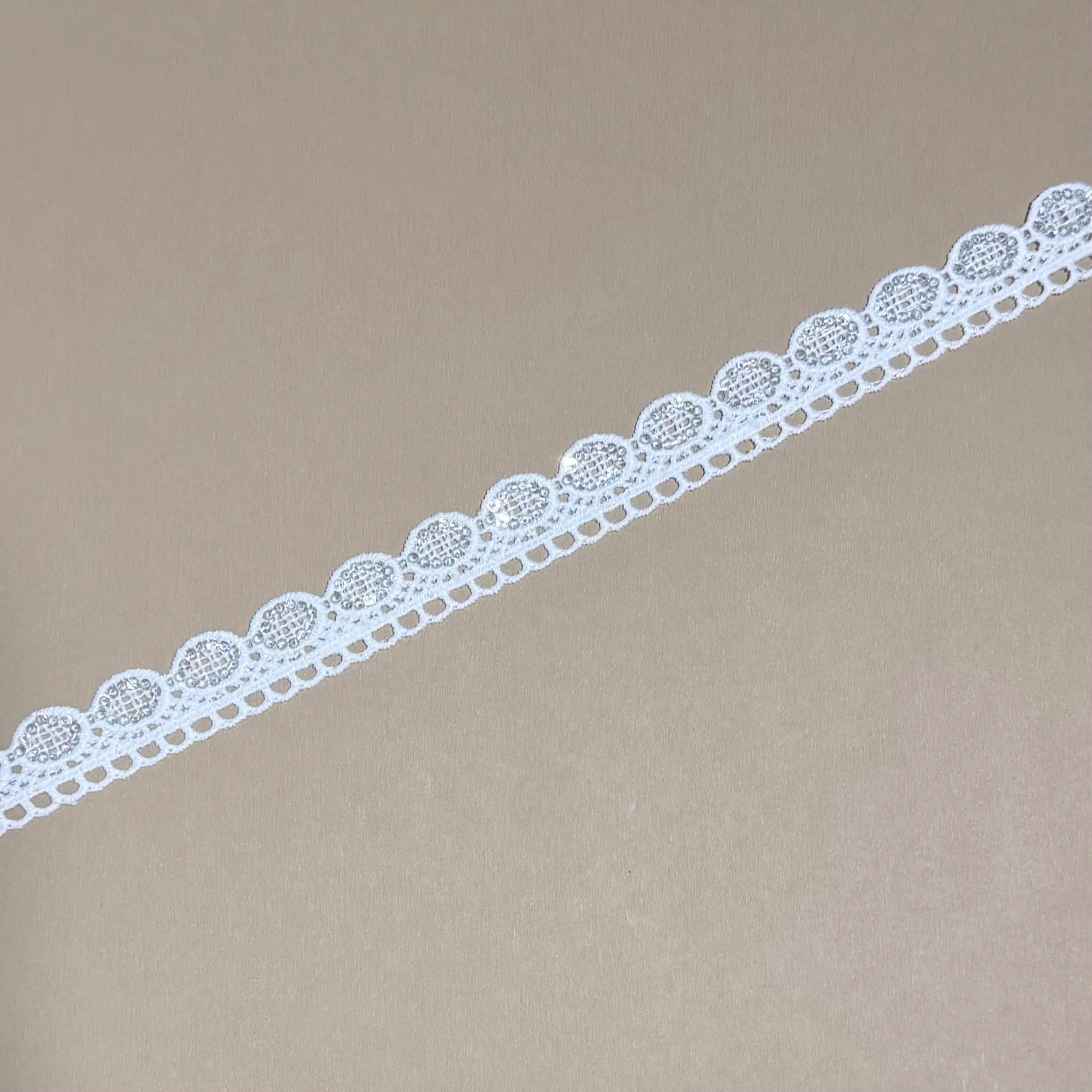 Oval Shape Single Scallop Border Lace Trim