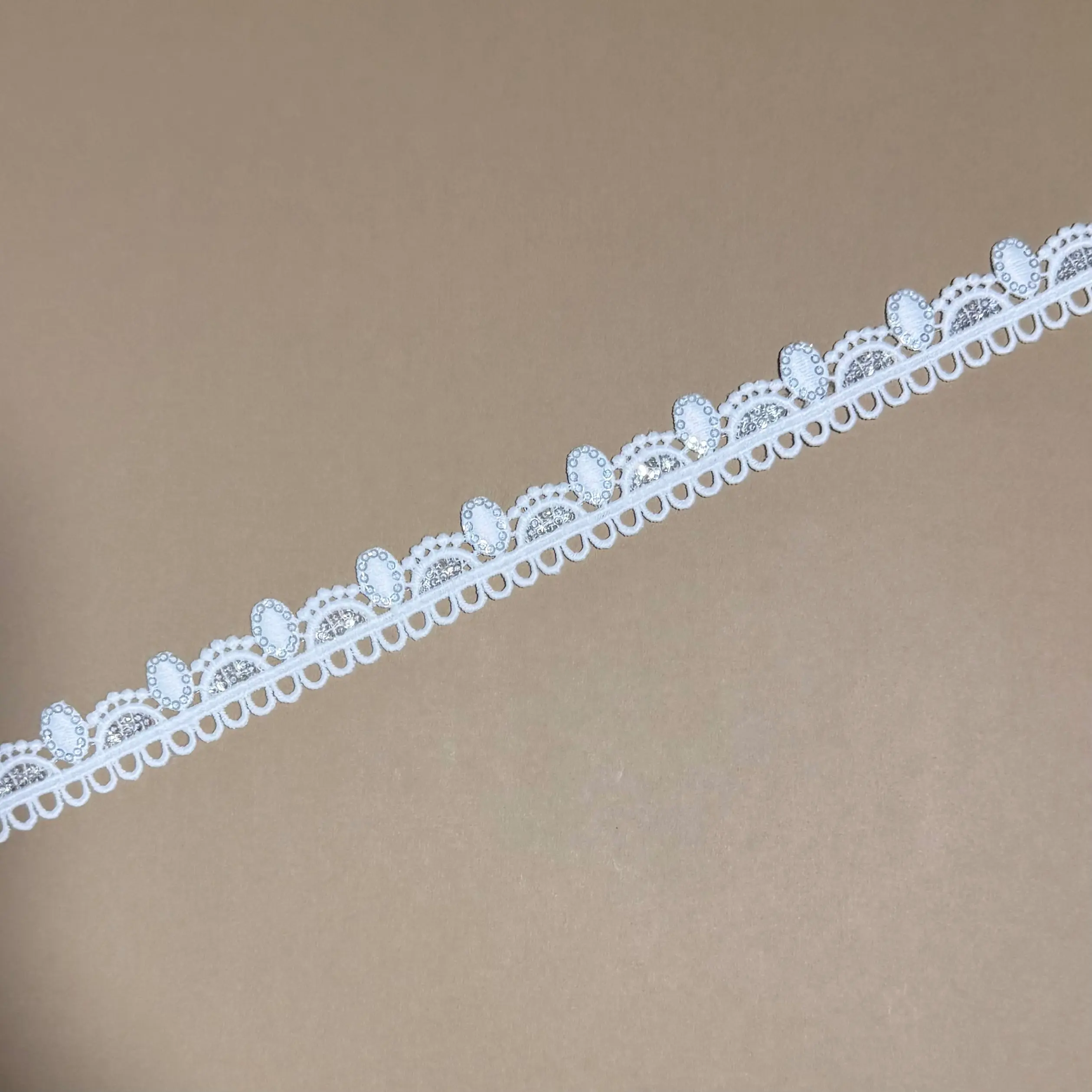 Oval Shell Single Scallop Border Lace