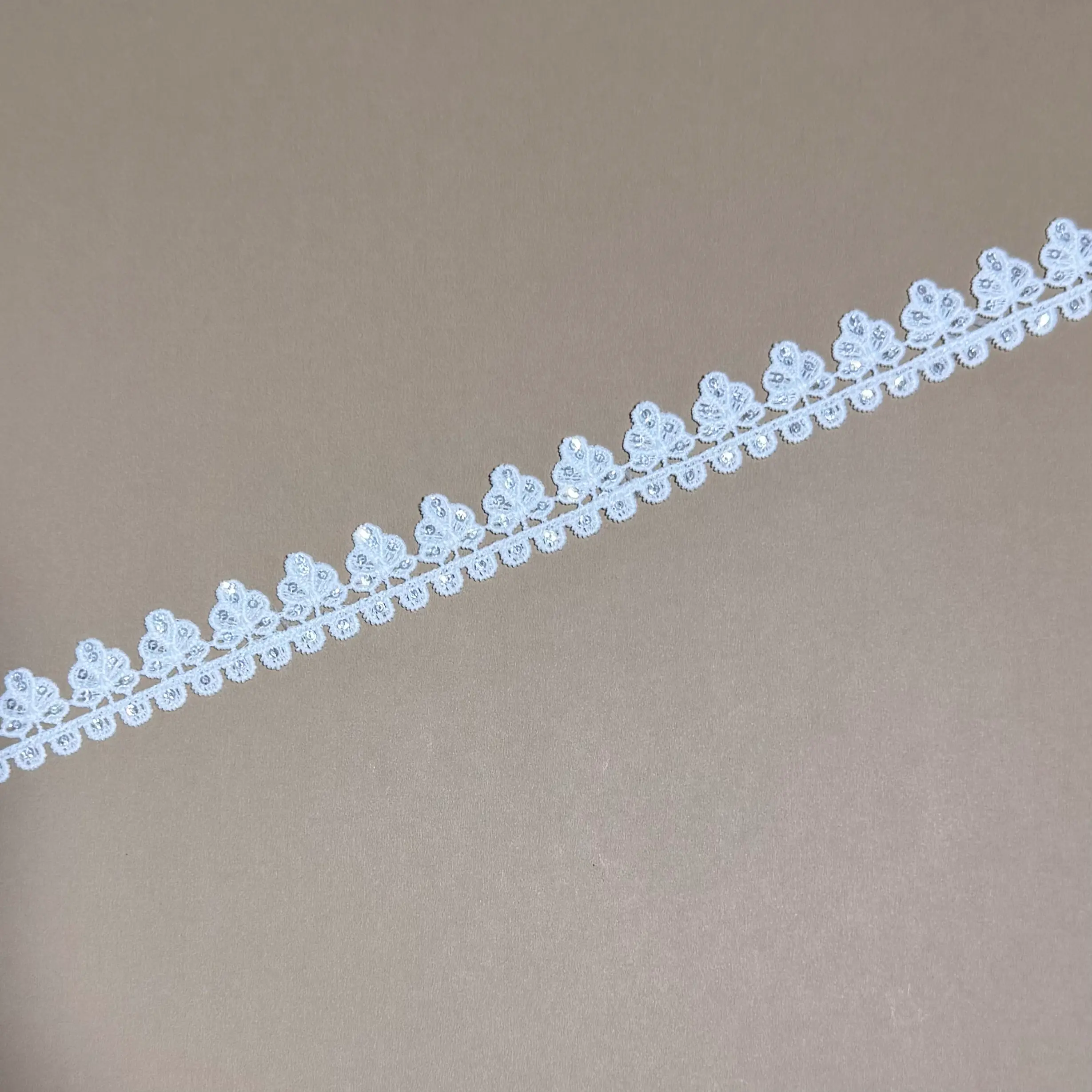 Mini tree single scallop sequin border lace