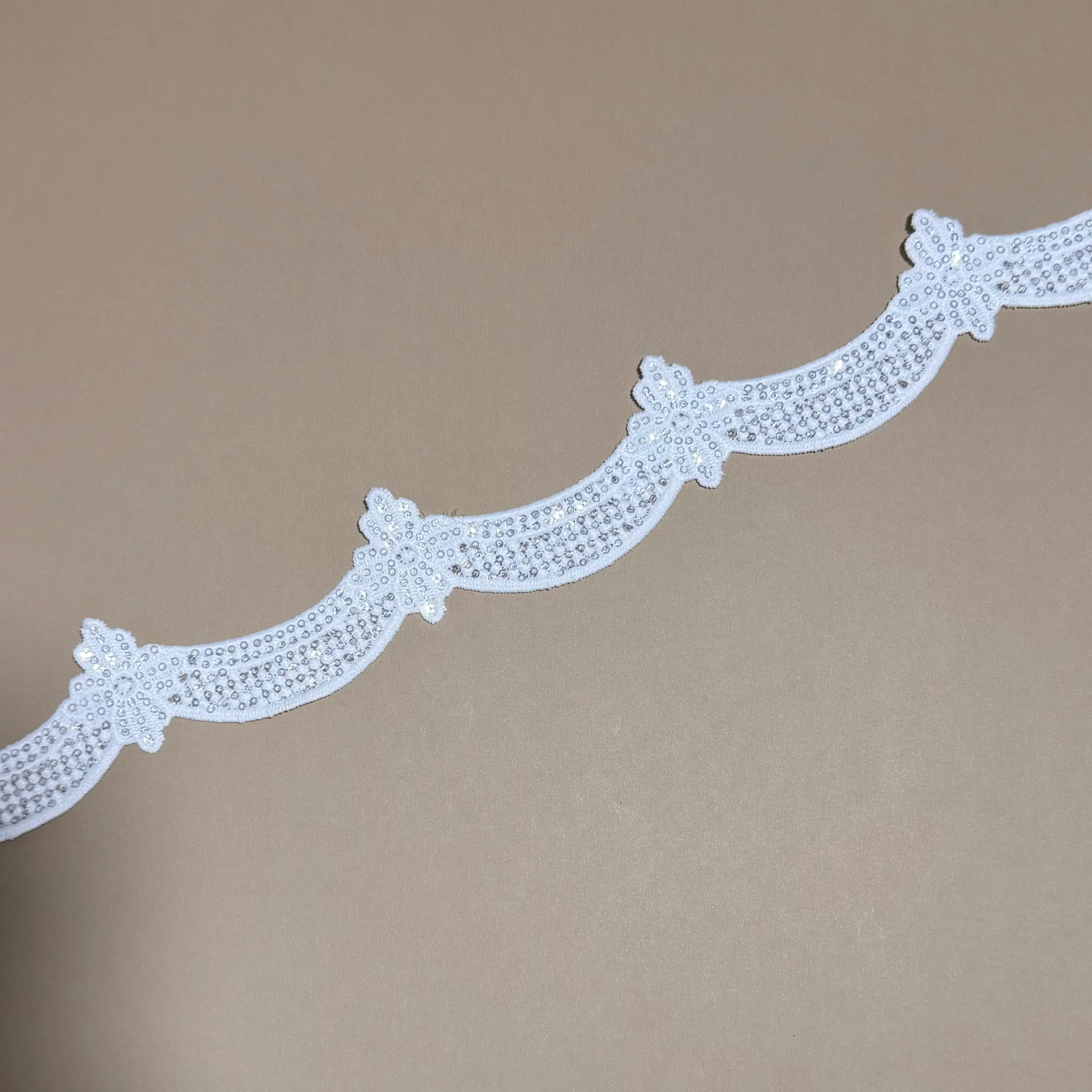 Thick Crescent Ribbon Lace Trim