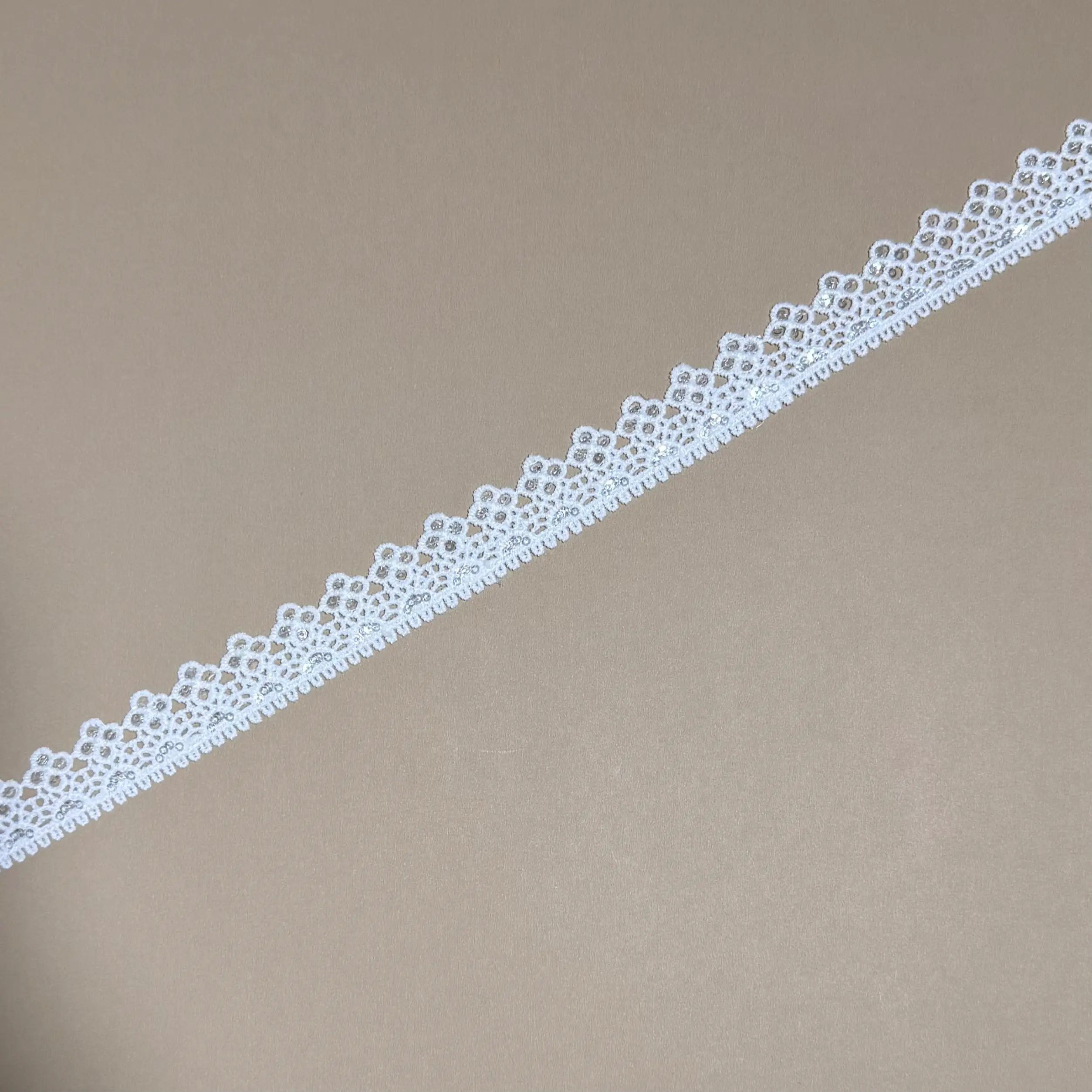4 petal floral Scallop single border