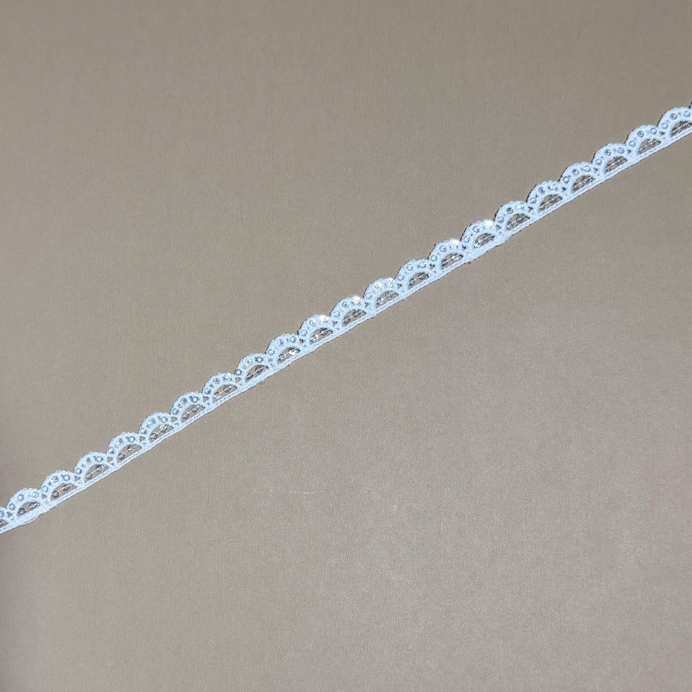 Scalloped single lace border