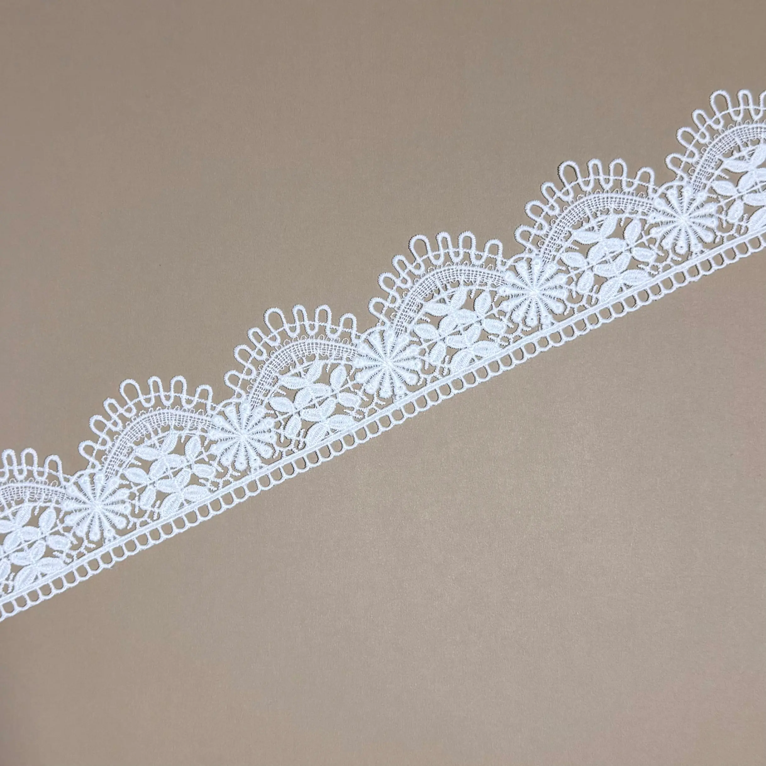 Daisy Flower Butterfly Scallop Border Lace trim