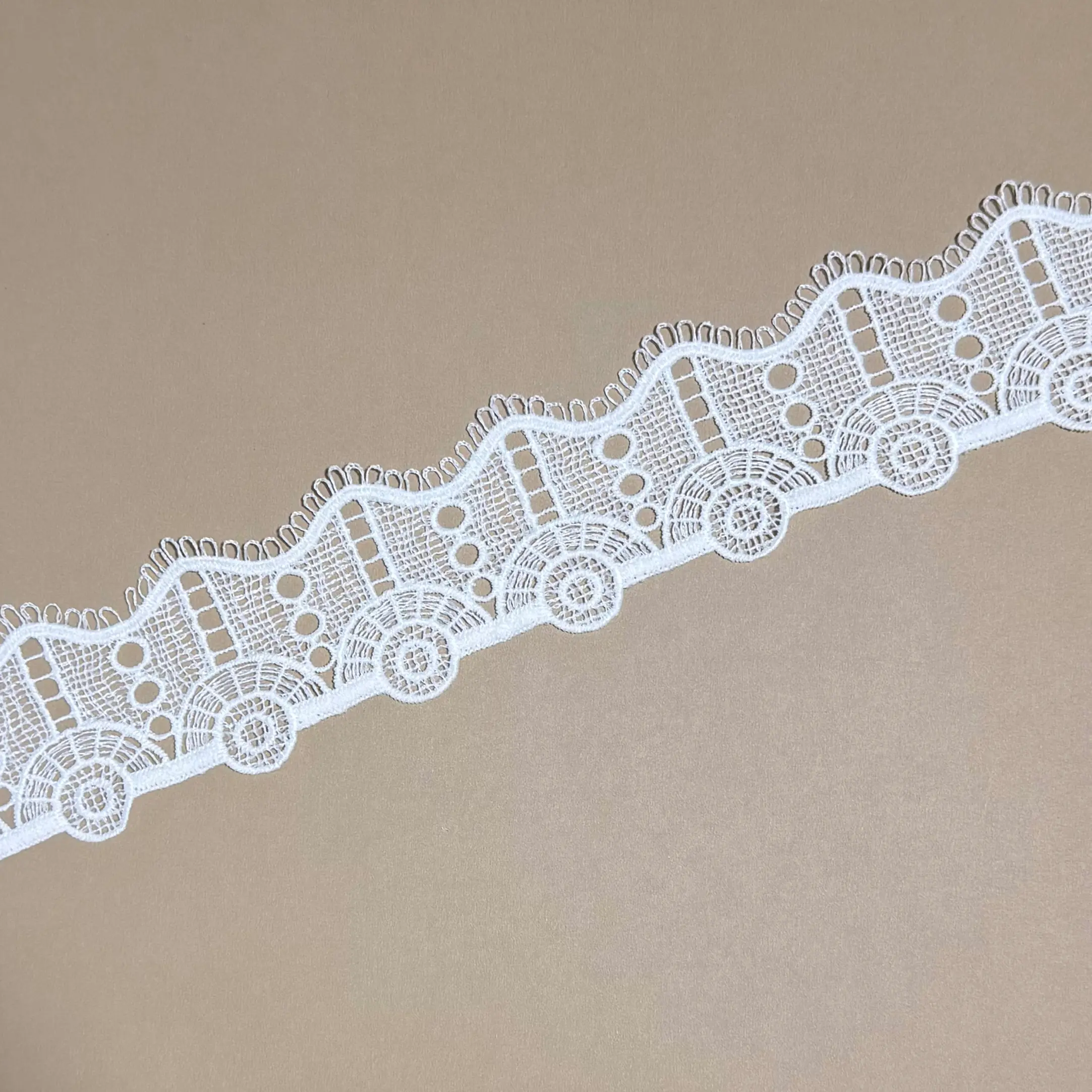 Circle Grid Mesh Scallop Border