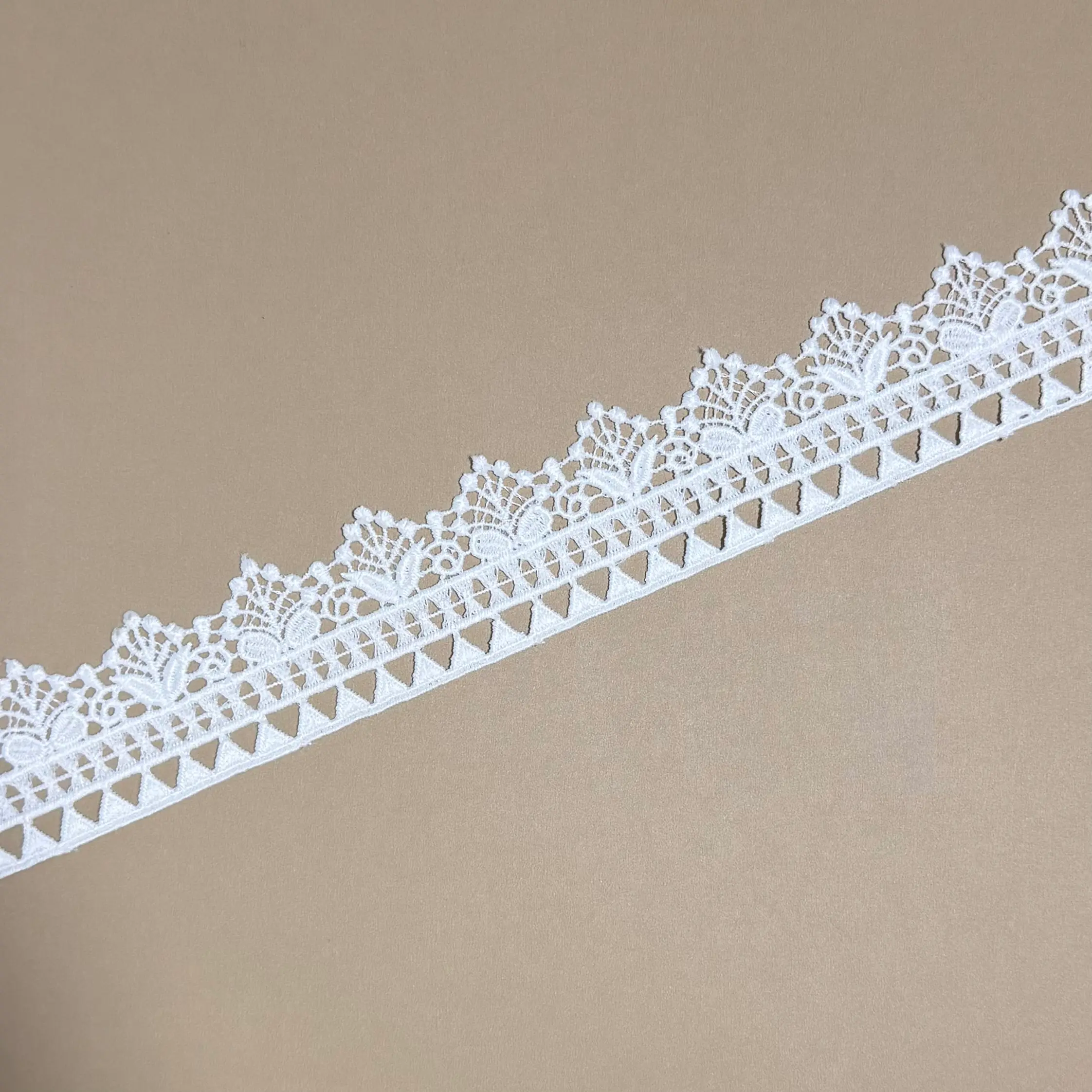 Triangle Border Fan Floral Lace Trim