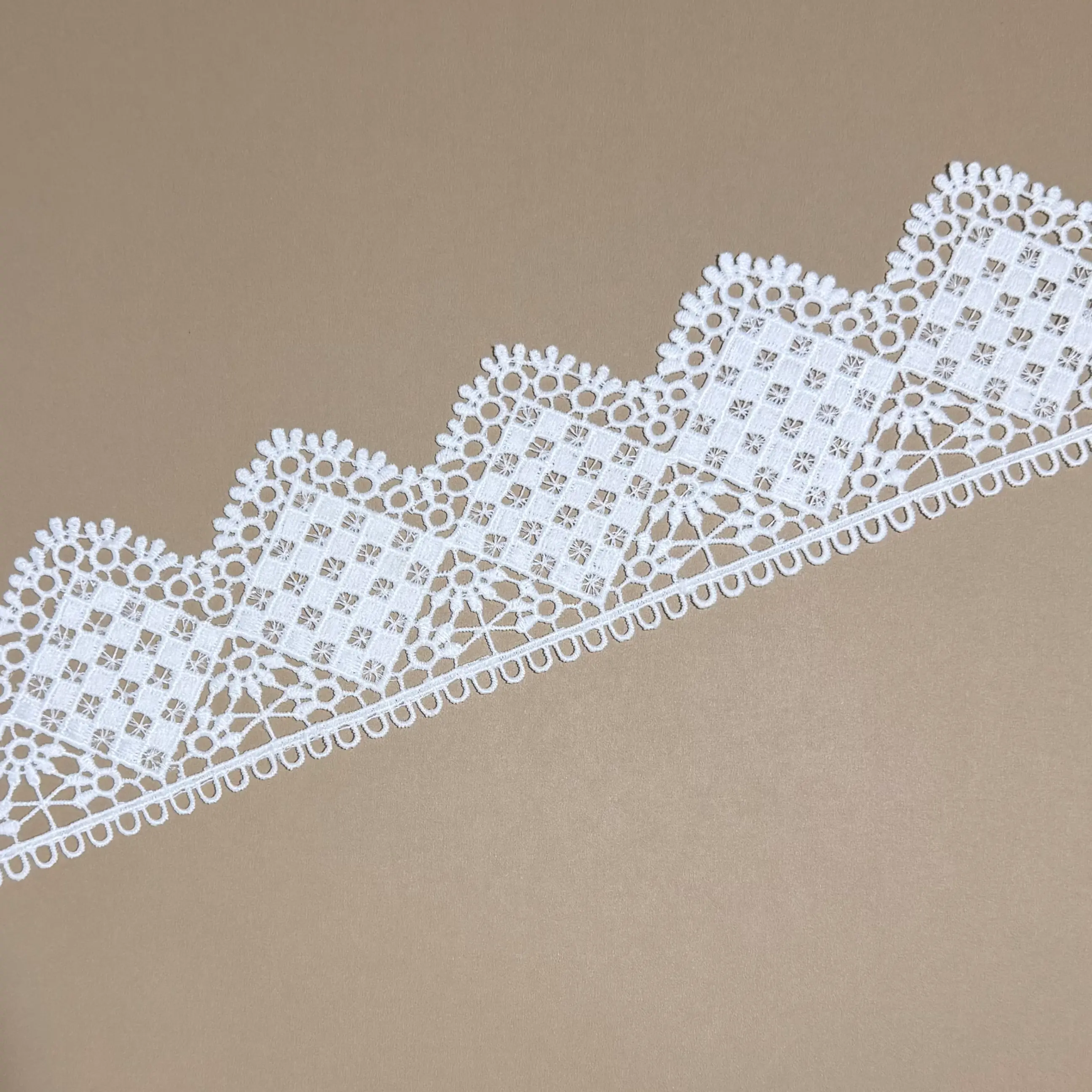 Single Scallop Border Diamond Star Mesh Lace Trim