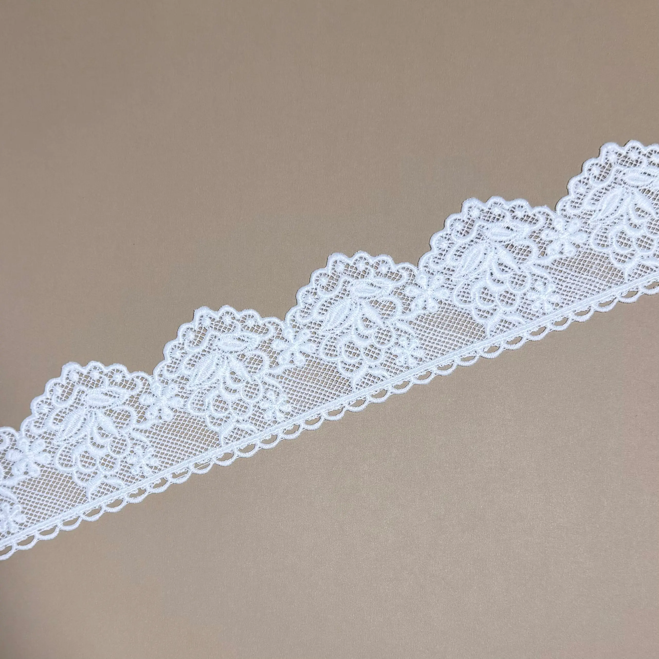 Floral net single scallop border lace