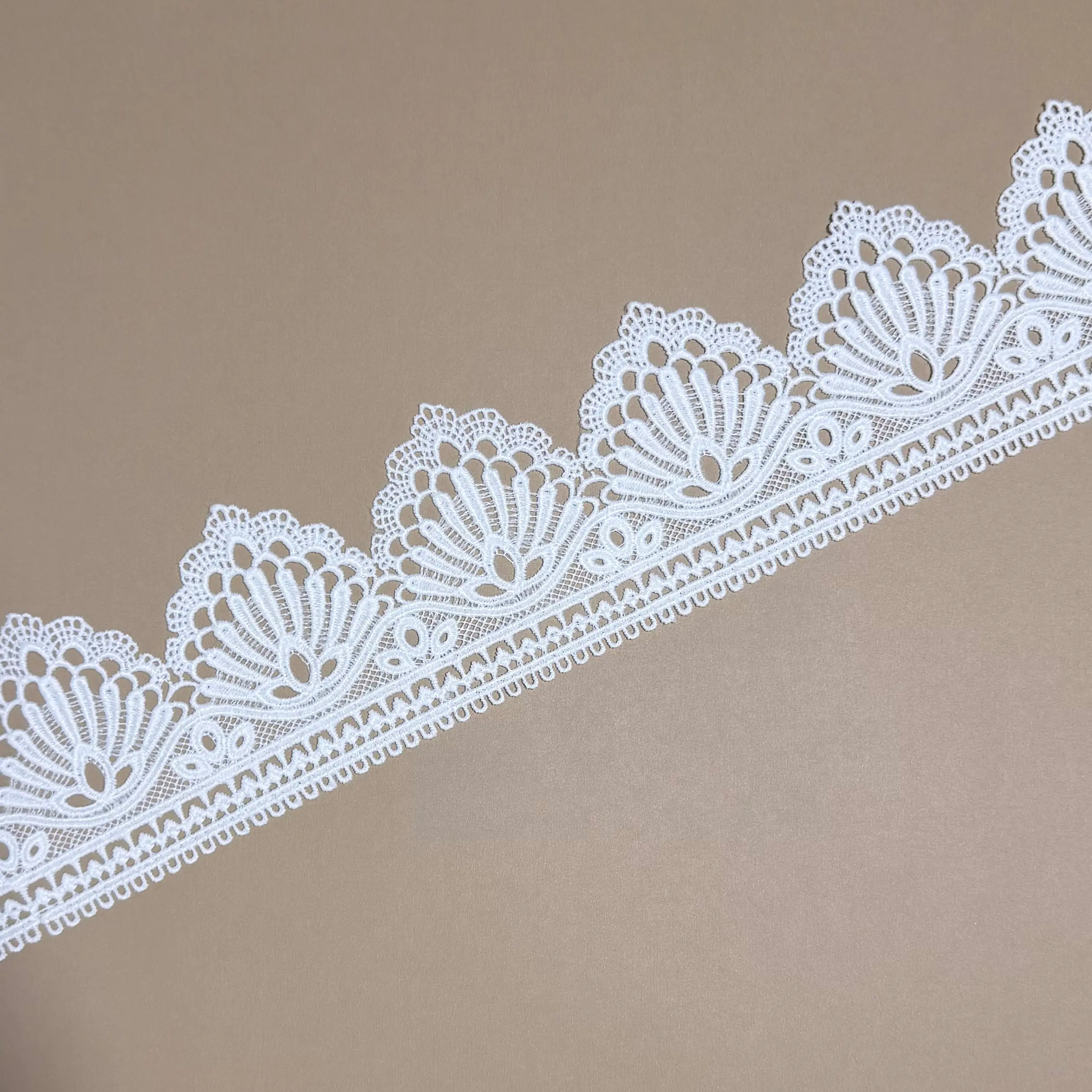 Peacock Fan motif Scallop Border Lace Trim