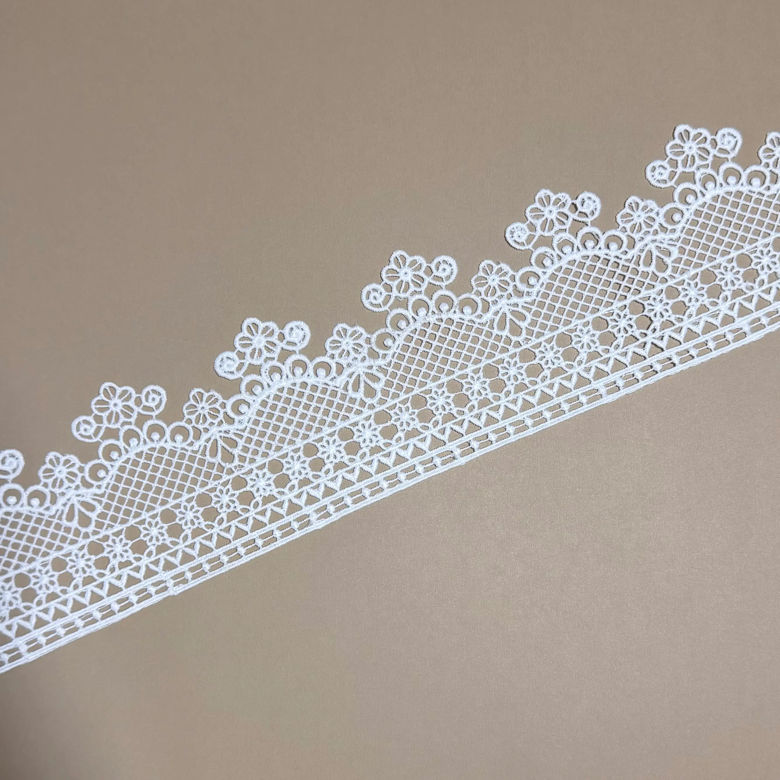 FloralDot Mesh Flower Straight Edge Border