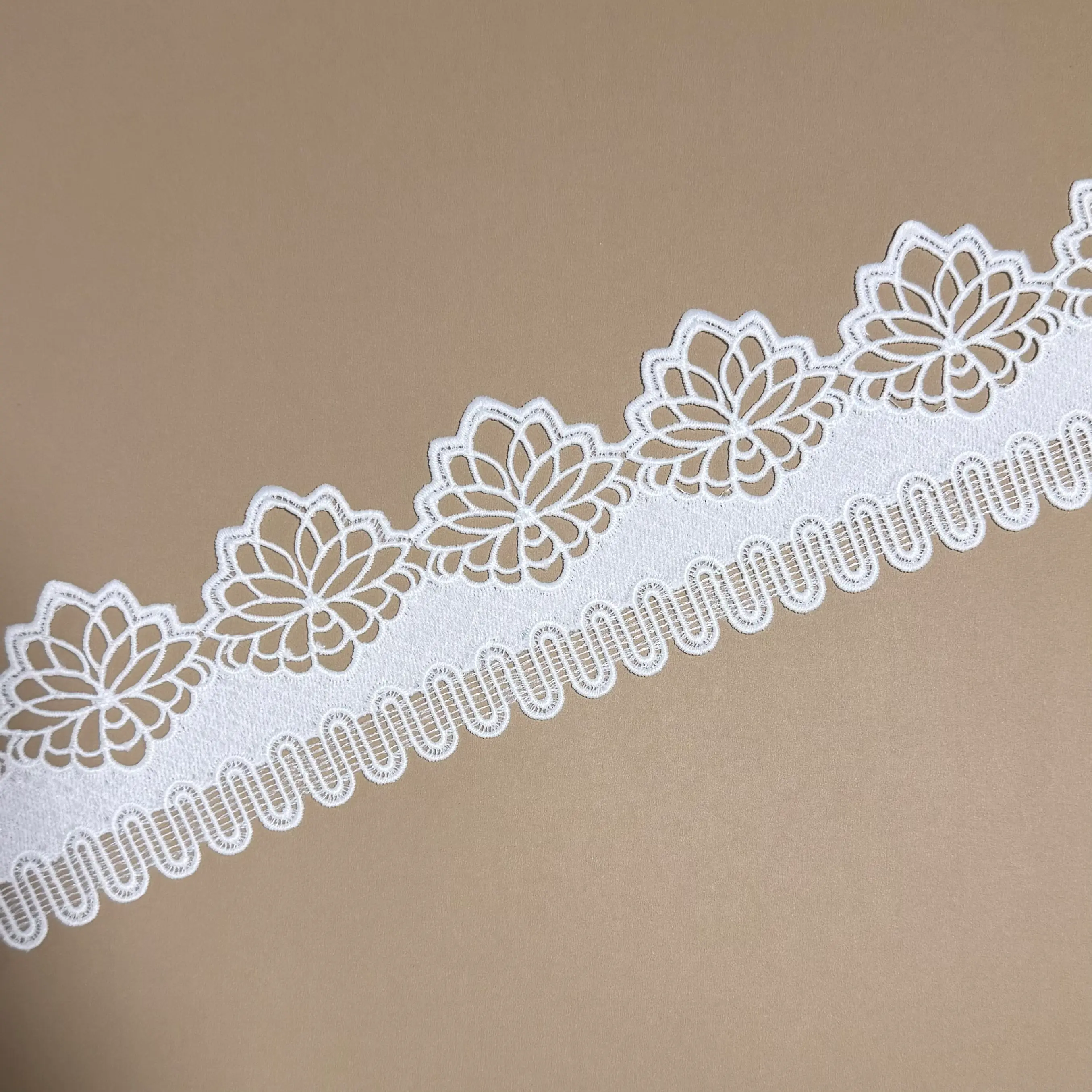 Lotus Shape U Ribbed Lace Trim
