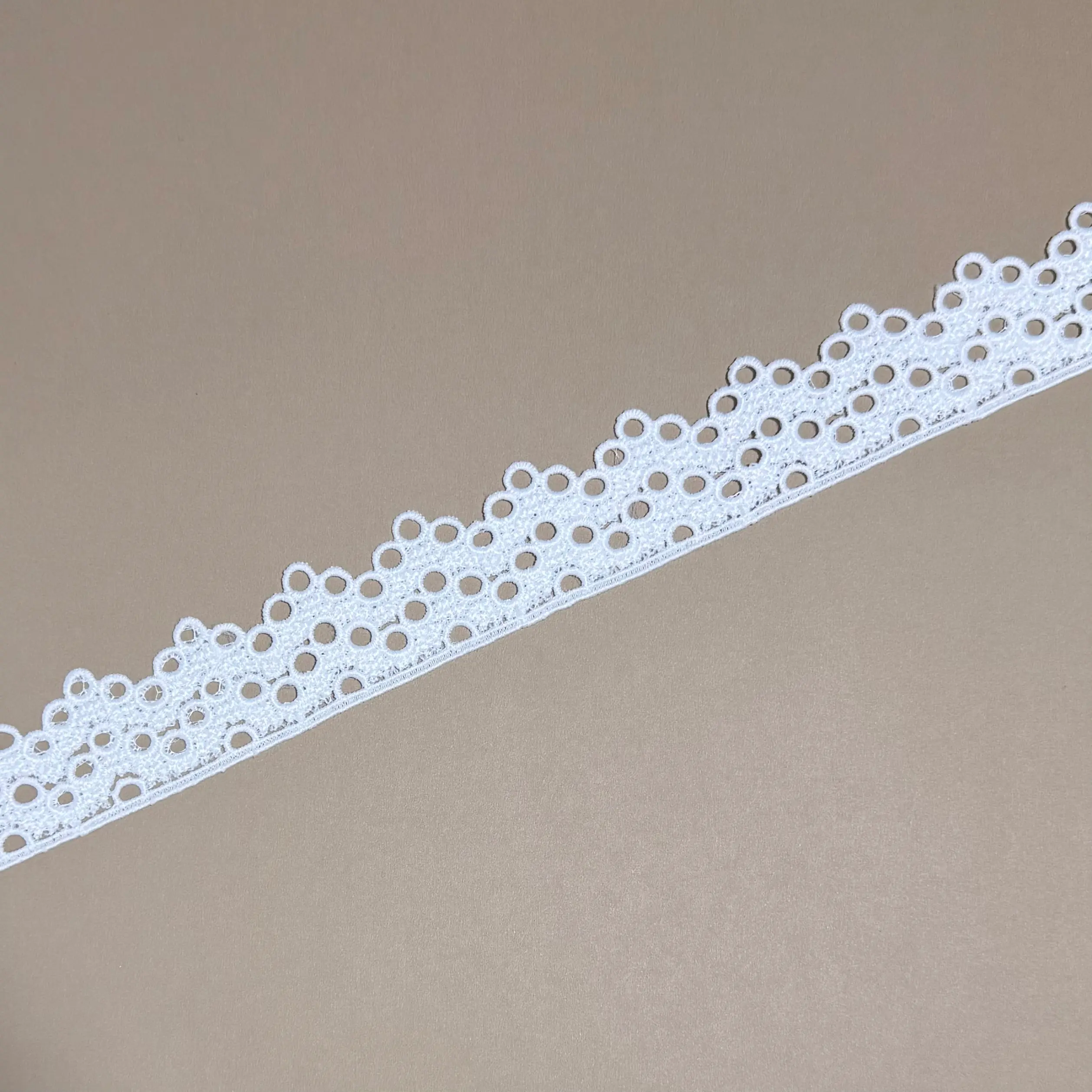 RingDot Lace Border Lock