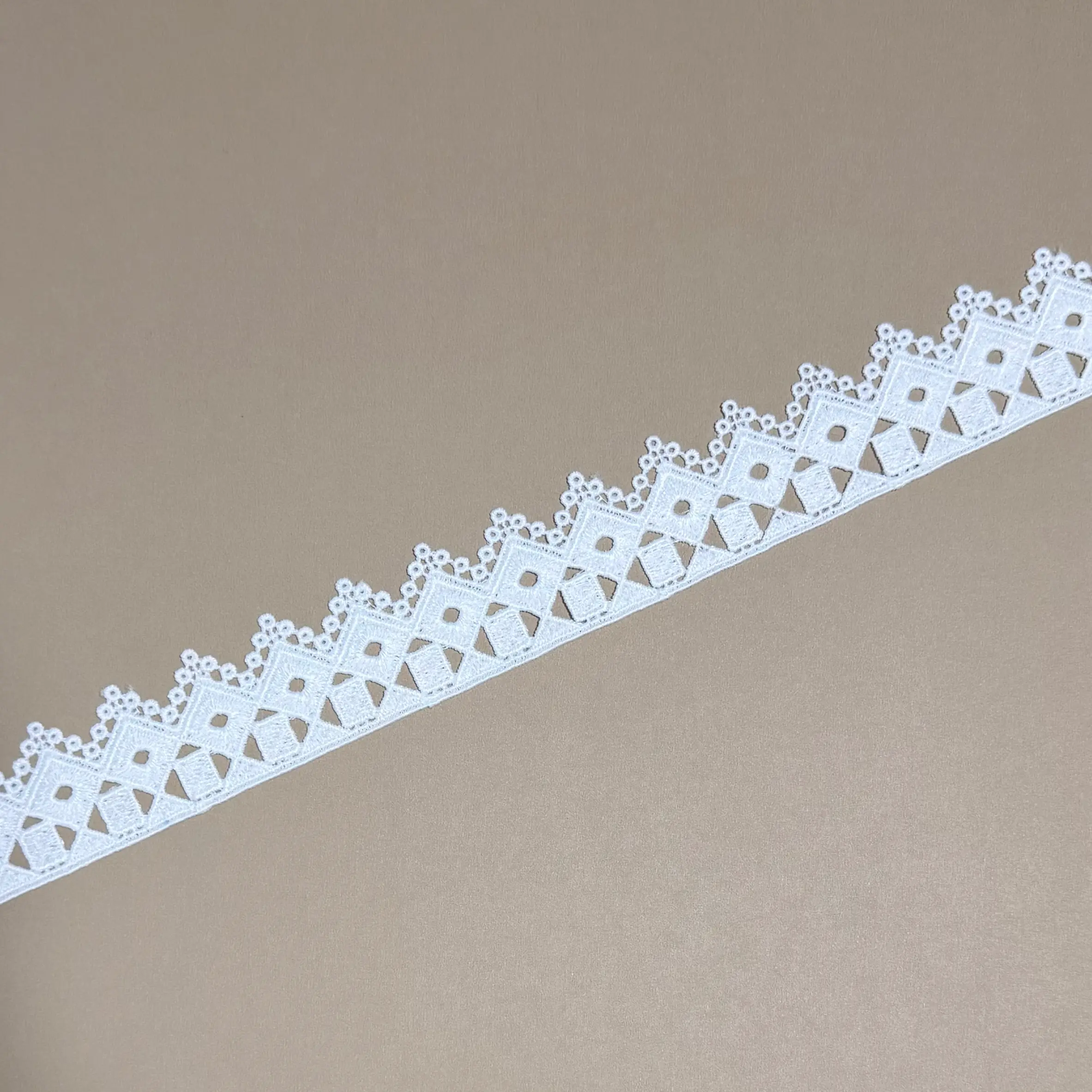 Circle loop Squarehole Triangle Border Lace