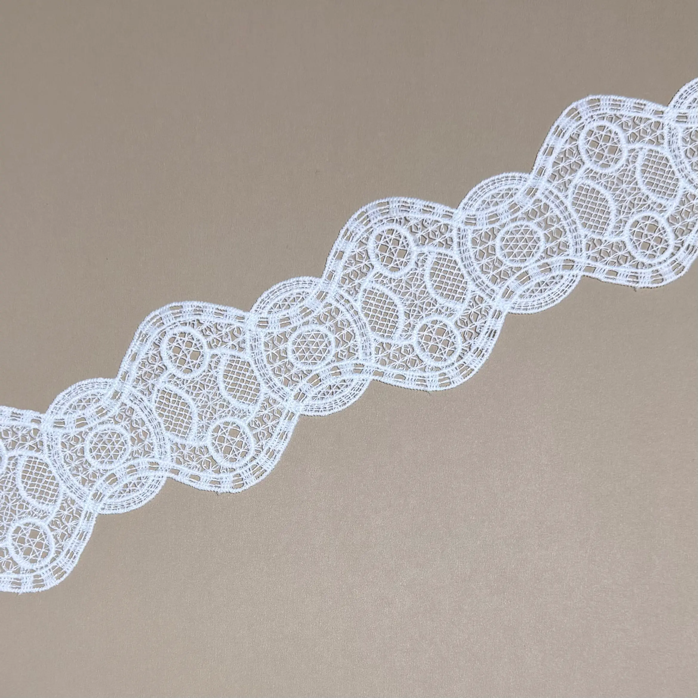Diptyque design shape lace trim