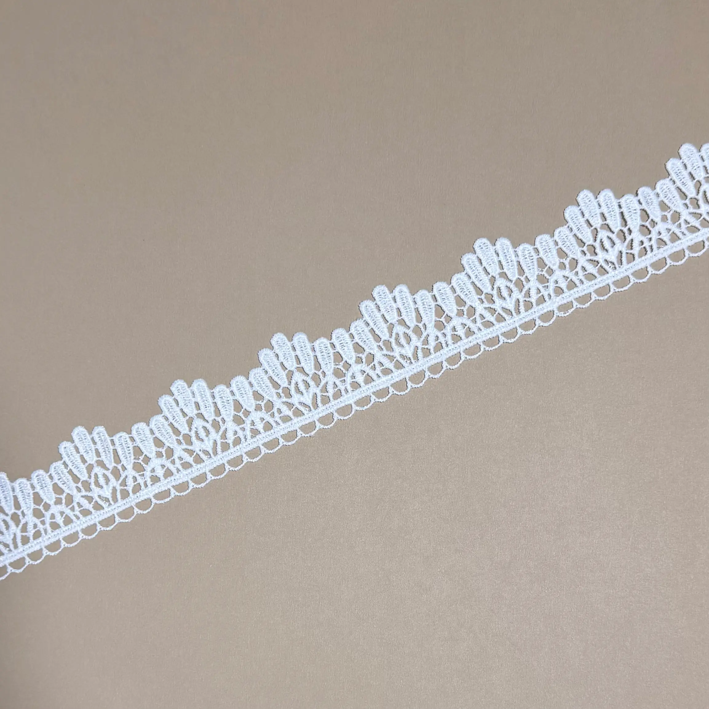 Teardrop Bud Venice Lace Trim