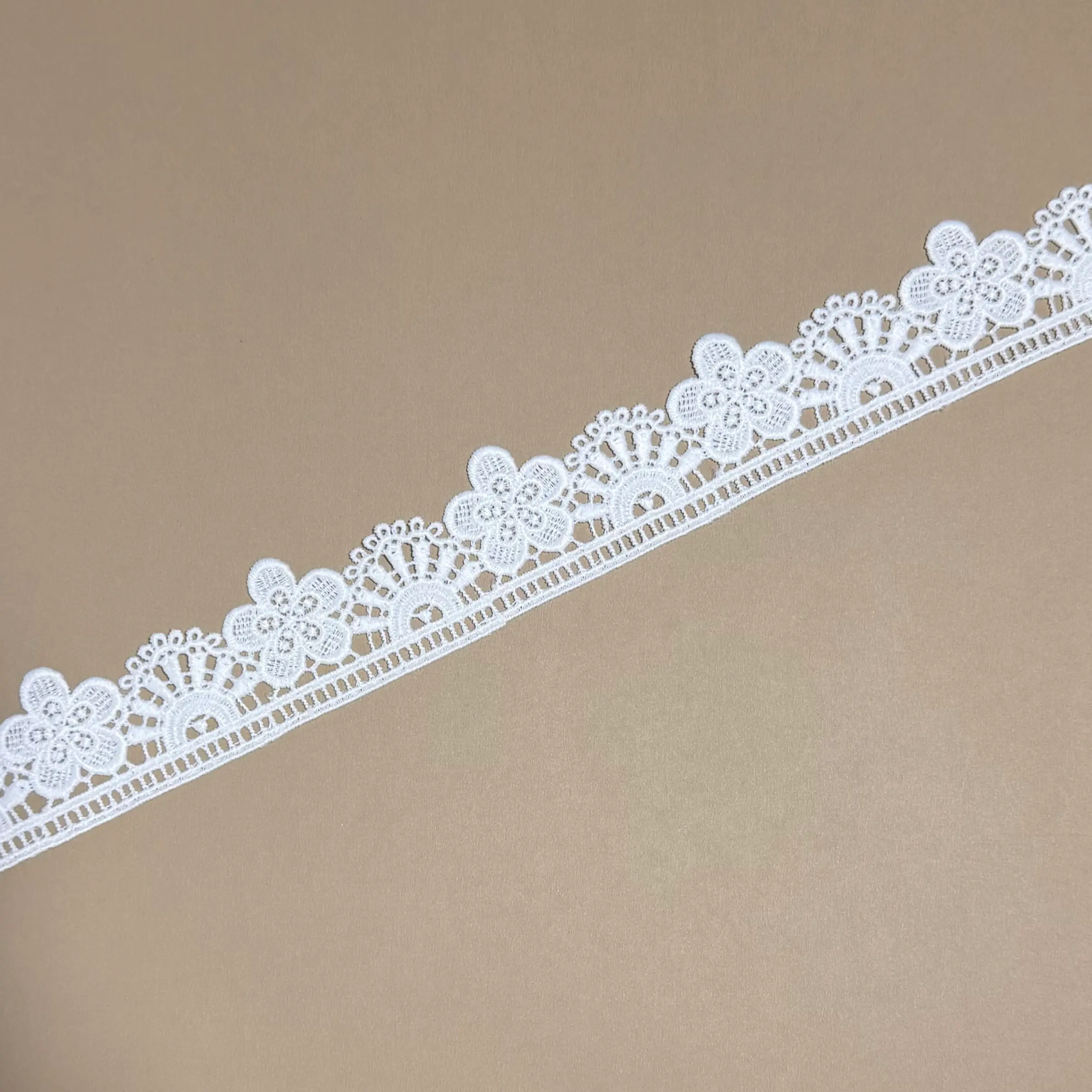 5 Petal Round Flower Motif Lace Trim