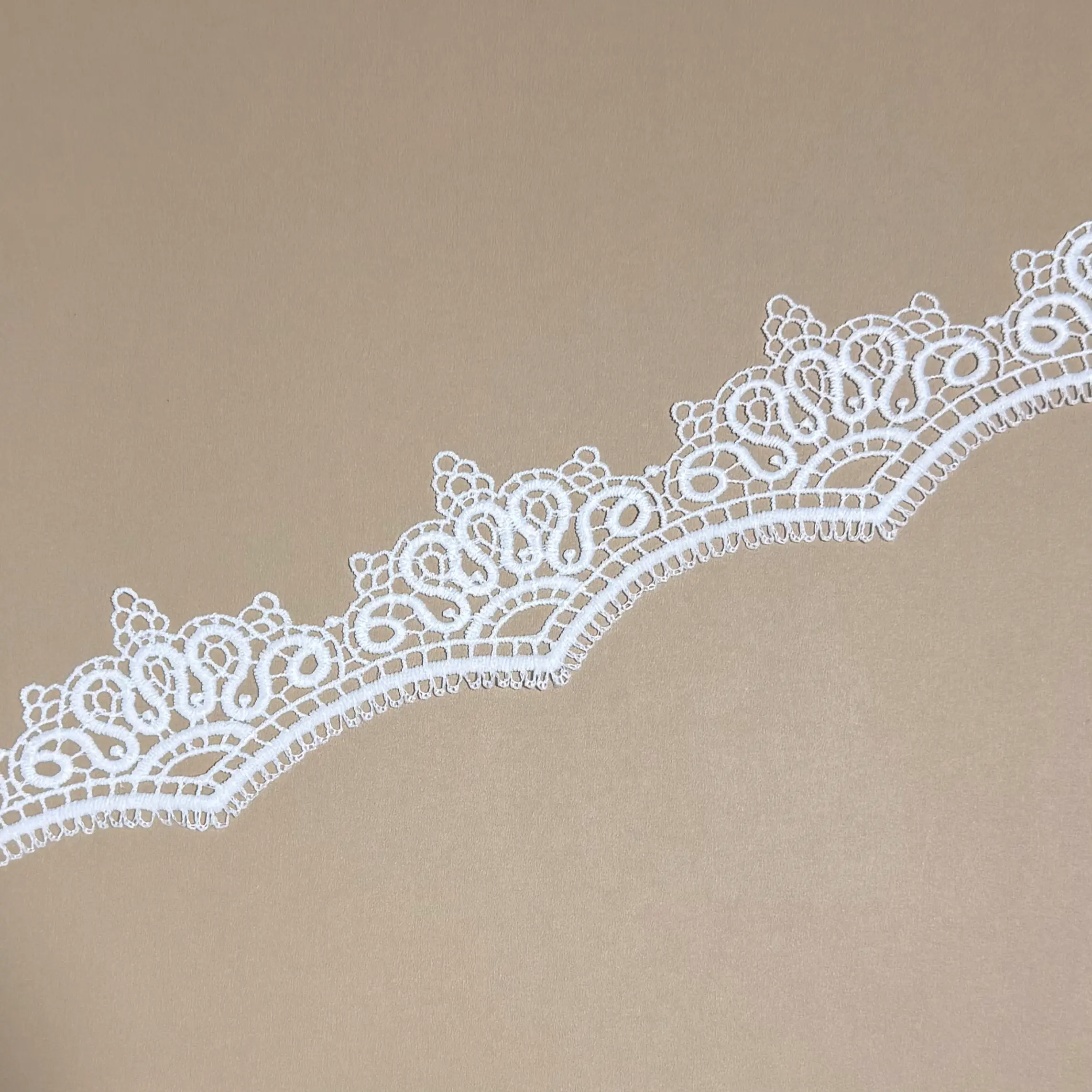 Large arch hollow lattice lace trim