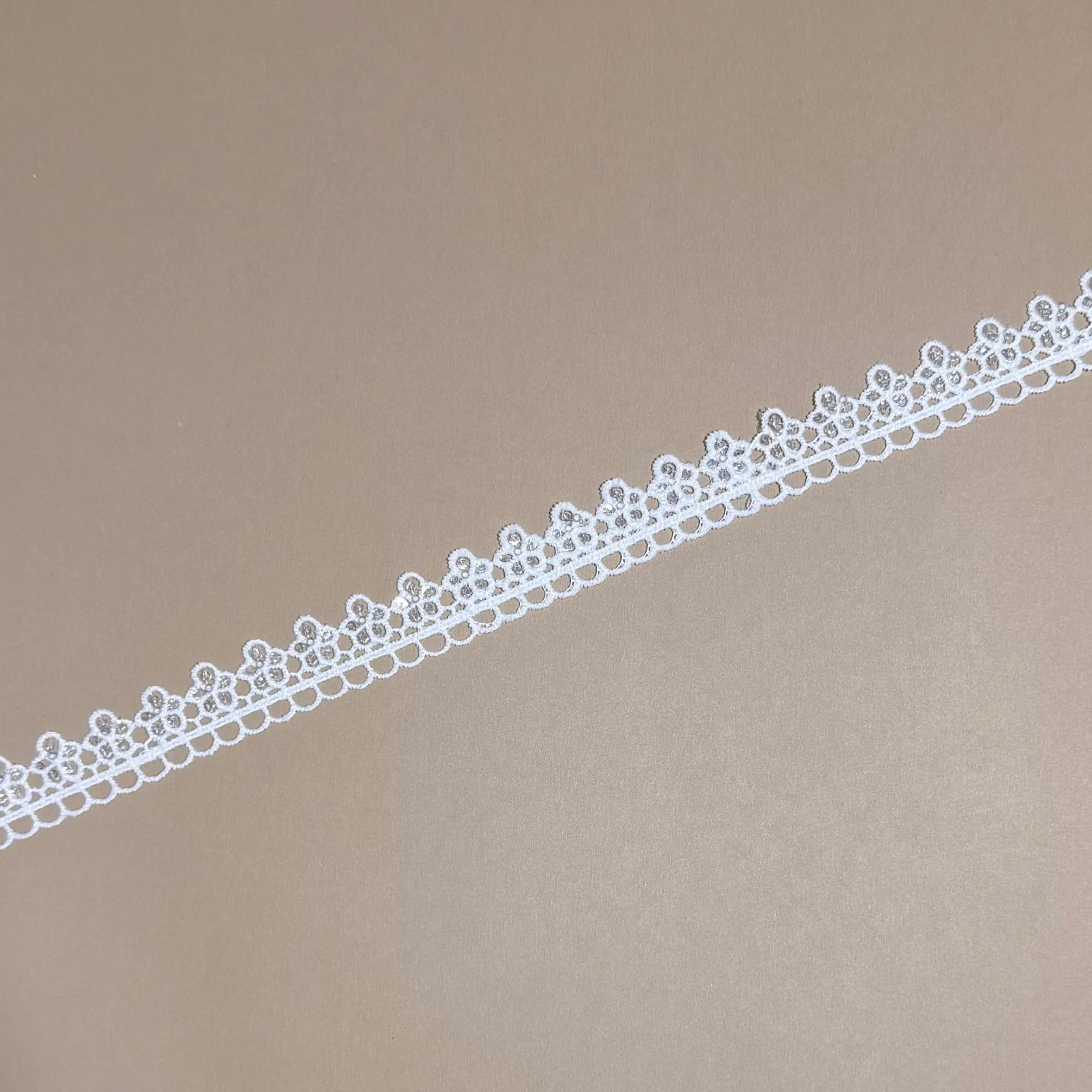 Floral Shape With Scallop Single Border Lace