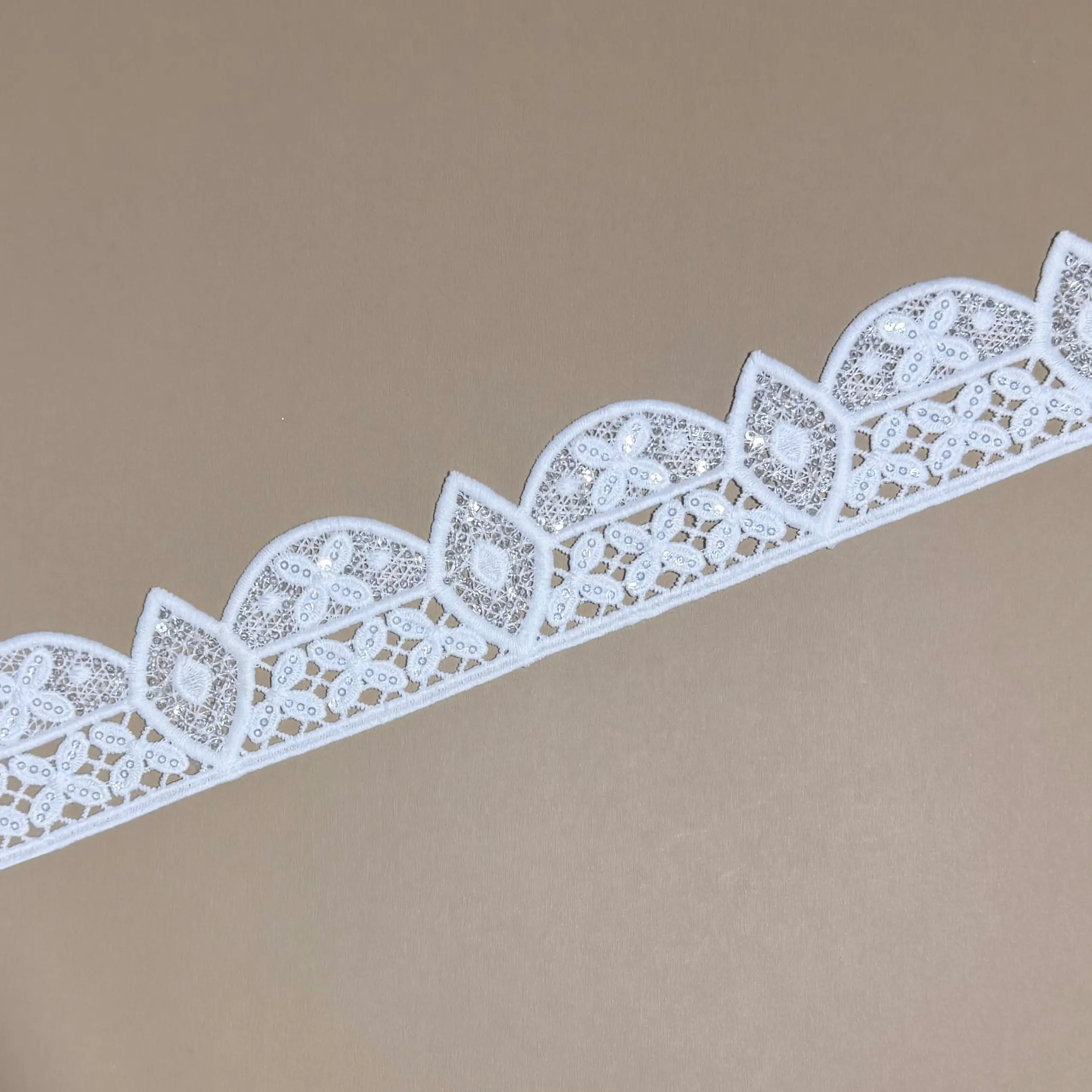 Willow Leaf Quad Floral Fan Sequined Water Soluble Lace Trim