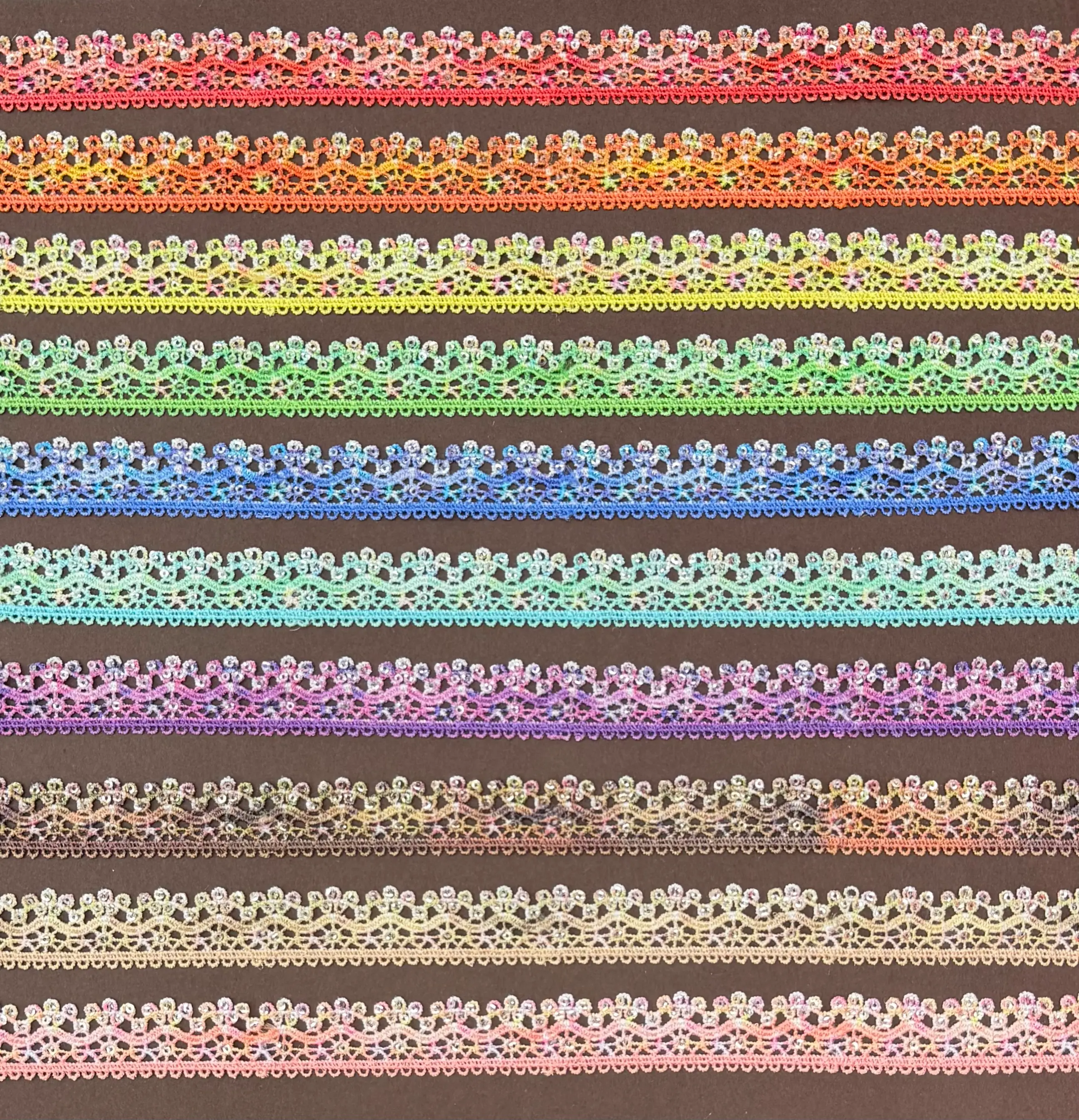 Gradient Wavy Ring Thin Sequined Lace Trim